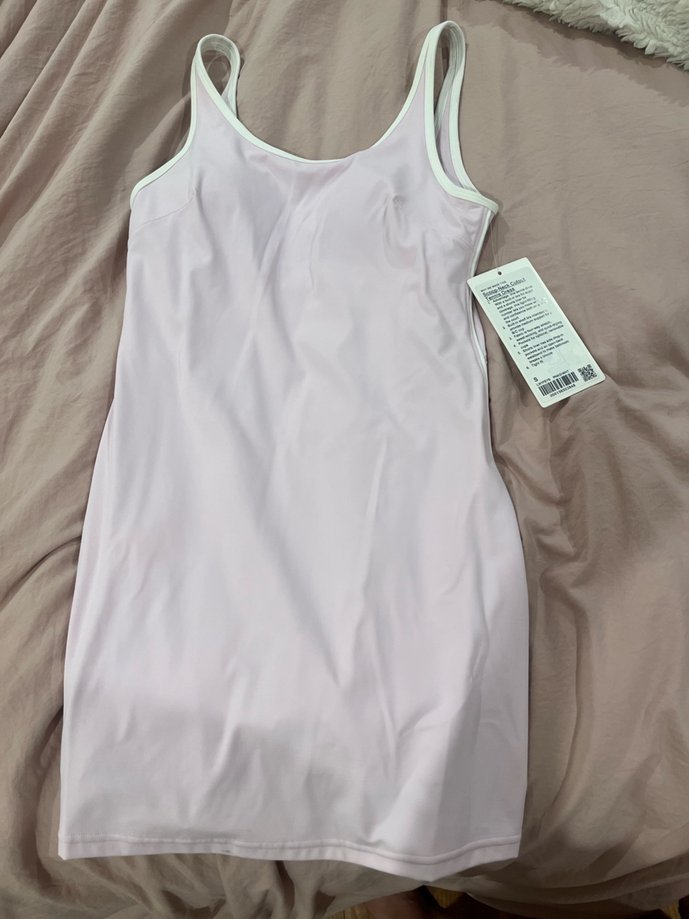 Scoop neck cut out tennis dress lululemon light pink Small